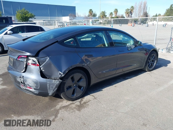 2023 Tesla Model 3 z VIN 5YJ3E1EA1PF681030, wystawiony jako IAAI lot #41545960 z przebiegiem 19 590 mil mil oraz . Historia ofert i sprzedaży dostępna na DreamBid. Obrazek 4.