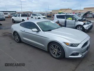 2015 Ford Mustang EcoBoost z VIN 1FA6P8TH8F5311747, wystawiony jako IAAI lot #42303221 z przebiegiem 110 160 mil mil oraz . Historia ofert i sprzedaży dostępna na DreamBid. Obrazek 1.