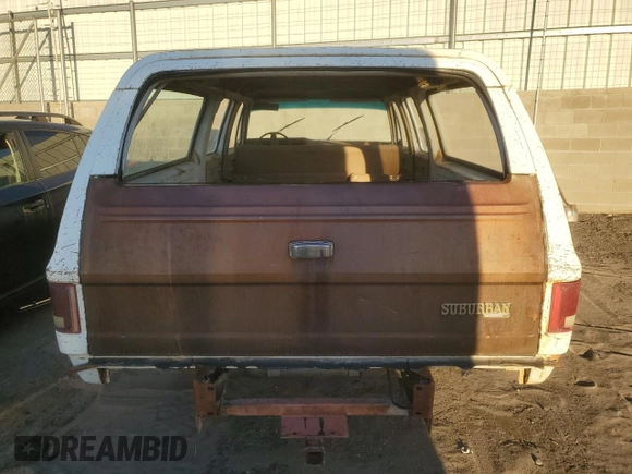 1974 Chevrolet Suburban z VIN CCY164F189473, wystawiony jako Copart lot #49678415 z przebiegiem Nie podano mil oraz Czysty tytuł • Clean title. Historia ofert i sprzedaży dostępna na DreamBid. Obrazek 6.