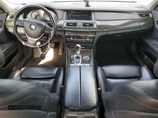 2013 BMW 7 Series 750i xDrive z VIN WBAYB6C50DD223559, wystawiony jako Copart lot #54000435 z przebiegiem 265 821 mil mil oraz Czysty tytuł • Clean title. Historia ofert i sprzedaży dostępna na DreamBid. Obrazek 8.