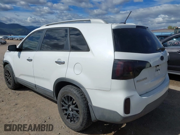 2015 Kia Sorento LX with VIN 5XYKT4A75FG608229, listed as a IAAI auction lot 40395853 with 81,115 mi miles. Bid and sale history available at carsss.com. Image 3.