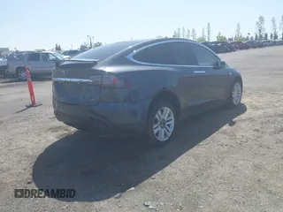 2016 Tesla Model X 70D z VIN 5YJXCAE27GF002541, wystawiony jako IAAI lot #41957228 z przebiegiem 77 199 mil mil oraz . Historia ofert i sprzedaży dostępna na DreamBid. Obrazek 4.