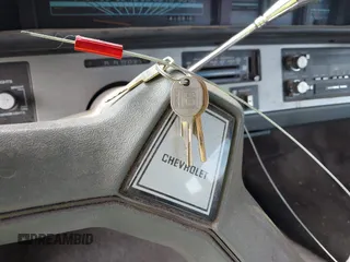 1989 Chevrolet Celebrity z VIN 1G1AW81W1K6142189, wystawiony jako IAAI lot #41816143 z przebiegiem 141 081 mil mil oraz . Historia ofert i sprzedaży dostępna na DreamBid. Obrazek 11.