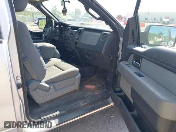 2013 Ford F-150 XL z VIN 1FTPF1CF9DKD22620, wystawiony jako IAAI lot #42660792 z przebiegiem 239 002 mil mil oraz . Historia ofert i sprzedaży dostępna na DreamBid. Obrazek 5.