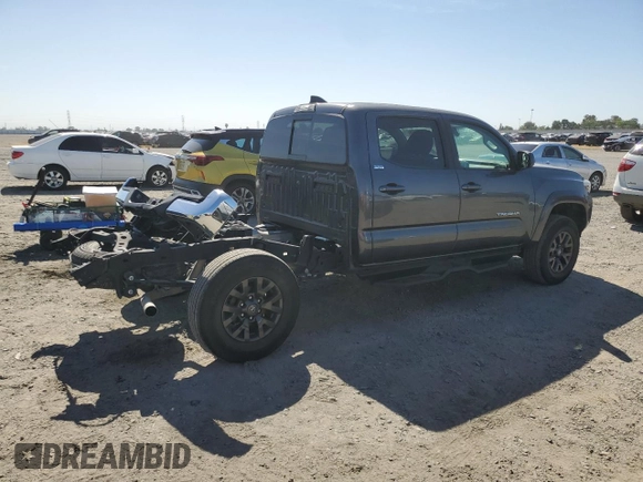 2021 Toyota Tacoma SR5 z VIN 3TMBZ5DN5MM029840, wystawiony jako Copart lot #56366645 z przebiegiem 21 873 mil mil oraz Szkoda całkowita • Salvage title. Historia ofert i sprzedaży dostępna na DreamBid. Obrazek 3.