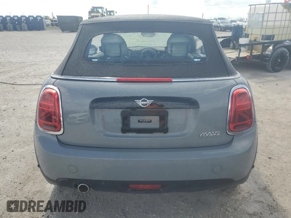 2020 MINI Convertible Cooper с VIN WMWWJ3C08L3L55115, выставлен на аукционе Copart как лот 74778224 с пробегом Не указан миль и На запчасти • Non repairable. История ставок и продаж доступна на DreamBid. Изображение 6.
