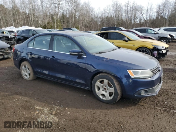 2014 Volkswagen Jetta Comfortline with VIN 3VWDL7AJ3EM389579, listed as a Copart auction lot 47085025 with 261,379 mi miles and Clean title. Bid and sale history available at DreamBid. Image 4.