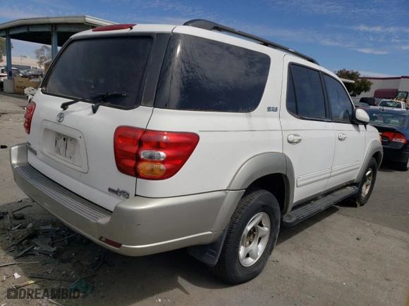 2001 Toyota Sequoia SR5 with VIN 5TDZT34A31S002021, listed as a Copart auction lot 66440264 with 233,006 mi miles and Salvage Title. Bid and sale history available at carsss.com. Image 3.