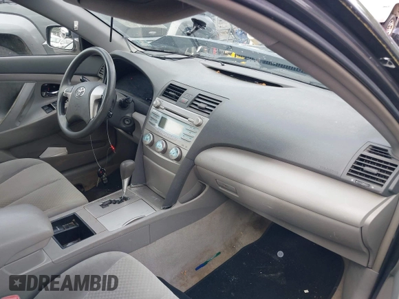 2009 Toyota Camry z VIN 4T1BE46K89U267981, wystawiony jako IAAI lot #42313965 z przebiegiem 173 858 mil mil oraz . Historia ofert i sprzedaży dostępna na DreamBid. Obrazek 5.
