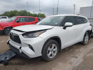 2024 Toyota Highlander LE z VIN 5TDKDRBH6RS536028, wystawiony jako IAAI lot #42186638 z przebiegiem 36 205 mil mil oraz . Historia ofert i sprzedaży dostępna na DreamBid. Obrazek 17.