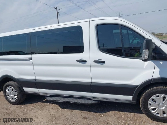 2022 Ford Transit Passenger Wagon XL with VIN 1FBAX2Y85NKA67540, listed as a IAAI auction lot 41509914 with 199,540 mi miles. Bid and sale history available at carsss.com. Image 13.