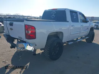 2009 Chevrolet Silverado 1500 LT with VIN 3GCEC23J89G284239, listed as a IAAI auction lot 41394941 with 341,236 mi miles. Bid and sale history available at carsss.com. Image 4.