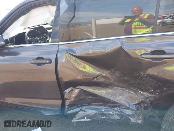 2023 Toyota Highlander Hybrid Limited с VIN 5TDXBRCHXPS122340, выставлен на аукционе IAAI как лот 42620923 с пробегом 6 820 миль миль и . История ставок и продаж доступна на DreamBid. Изображение 14.