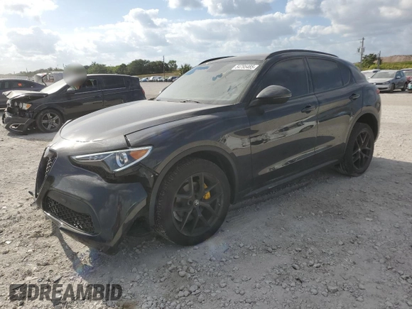 2019 Alfa Romeo Stelvio z VIN ZASPAJAN7K7C61221, wystawiony jako Copart lot #54795485 z przebiegiem 46 377 mil mil oraz Nie do naprawy. Historia ofert i sprzedaży dostępna na DreamBid. Obrazek 1.