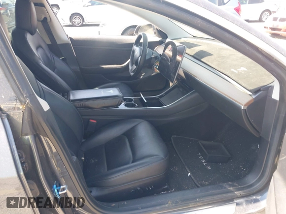 2020 Tesla Model 3 Standard Range Plus z VIN 5YJ3E1EA4LF597181, wystawiony jako IAAI lot #42283159 z przebiegiem 109 993 mil mil oraz . Historia ofert i sprzedaży dostępna na DreamBid. Obrazek 5.