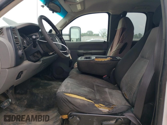 2009 Chevrolet Silverado 1500 with VIN 1GCHC49K29E109971, listed as a Copart auction lot 54607675 with 306,048 mi miles and Clean Title. Bid and sale history available at DreamBid. Image 7.