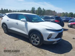 2023 Chevrolet Blazer LT z VIN 3GNKBHR4XPS220814, wystawiony jako IAAI lot #42101679 z przebiegiem 17 557 mil mil oraz . Historia ofert i sprzedaży dostępna na DreamBid. Obrazek 1.