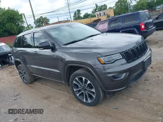 2021 Jeep Grand Cherokee 80th Anniversary z VIN 1C4RJFBG8MC728364, wystawiony jako IAAI lot #39803814 z przebiegiem 34 000 mil mil oraz . Historia ofert i sprzedaży dostępna na DreamBid. Obrazek 1.