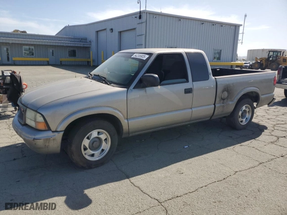 2002 GMC Sonoma SLS with VIN 1GTCS195028184355, listed as a Copart auction lot 54255905 with 218,655 mi miles and Clean Title. Bid and sale history available at carsss.com. Image 1.