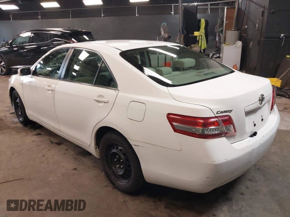 2011 Toyota Camry LE z VIN 4T1BF3EK0BU772878, wystawiony jako IAAI lot #42264913 z przebiegiem 177 820 mil mil oraz . Historia ofert i sprzedaży dostępna na DreamBid. Obrazek 3.