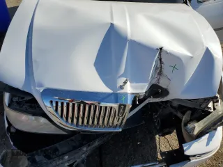 2005 Lincoln Town Car Signature Limited z VIN 1LNHM82W05Y613098, wystawiony jako Copart lot #45887385 z przebiegiem Nie podano mil oraz Szkoda całkowita • Salvage title. Historia ofert i sprzedaży dostępna na DreamBid. Obrazek 11.