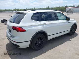 2022 Volkswagen Tiguan SE R-Line Black z VIN 3VVCB7AX5NM138604, wystawiony jako IAAI lot #42104933 z przebiegiem 31 489 mil mil oraz . Historia ofert i sprzedaży dostępna na DreamBid. Obrazek 4.