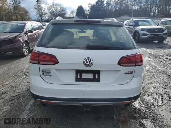 2018 Volkswagen Golf S z VIN 3VWH17AU1JM757852, wystawiony jako Copart lot #84417814 z przebiegiem Nie podano mil oraz Szkoda całkowita • Salvage title. Historia ofert i sprzedaży dostępna na DreamBid. Obrazek 6.