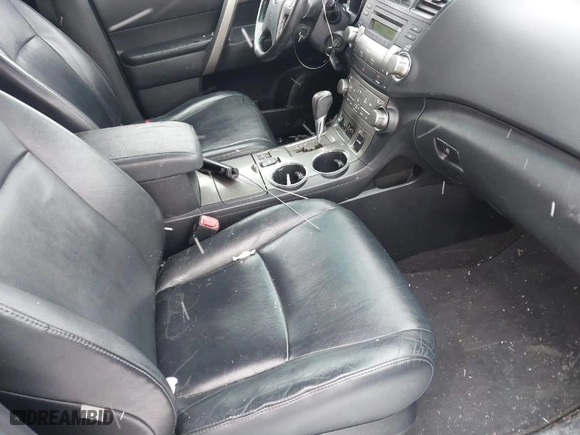 2010 Toyota Highlander SE with VIN 5TDJK3EH6AS034991, listed as a IAAI auction lot 41543591 with 270,807 mi miles. Bid and sale history available at carsss.com. Image 5.