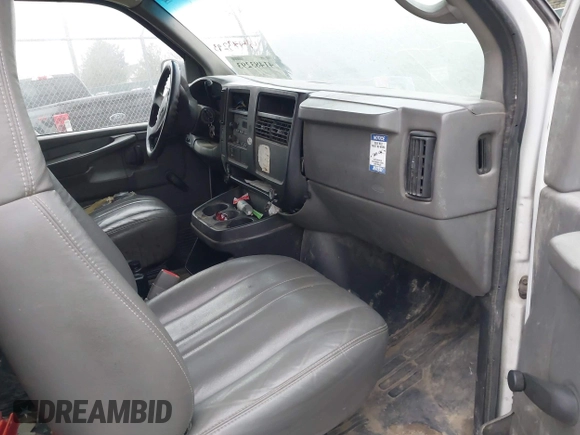 2007 GMC Savana Cargo Van with VIN 1GTGG29V771108284, listed as a IAAI auction lot 41483293 with 253,294 mi miles. Bid and sale history available at carsss.com. Image 5.