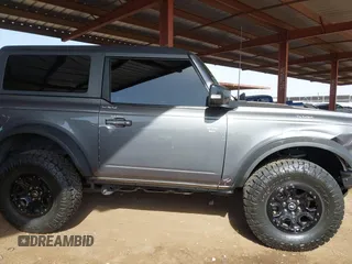 2021 Ford Bronco z VIN 1FMDE5CP3MLB06340, wystawiony jako IAAI lot #41681167 z przebiegiem 28 520 mil mil oraz . Historia ofert i sprzedaży dostępna na DreamBid. Obrazek 13.