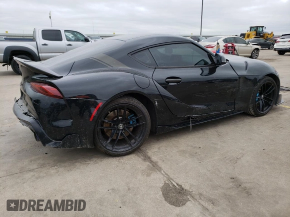2021 Toyota Supra 3.0 z VIN WZ1DB0C05MW036486, wystawiony jako Copart lot #47673113 z przebiegiem 22 217 mil mil oraz . Historia ofert i sprzedaży dostępna na DreamBid. Obrazek 3.