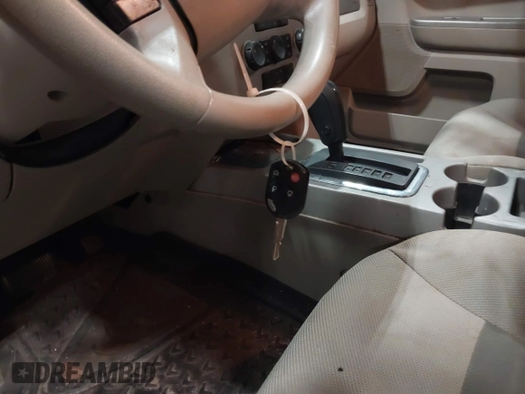2008 Ford Escape XLT with VIN 1FMCU93148KB15786, listed as a IAAI auction lot 41991482 with 160,109 mi miles. Bid and sale history available at carsss.com. Image 11.