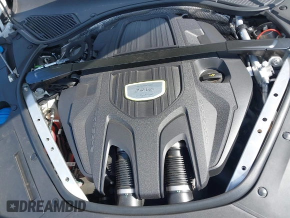 2018 Porsche Panamera 4 E-Hybrid z VIN WP0AE2A73JL129993, wystawiony jako IAAI lot #41602216 z przebiegiem 53 426 mil mil oraz . Historia ofert i sprzedaży dostępna na DreamBid. Obrazek 10.