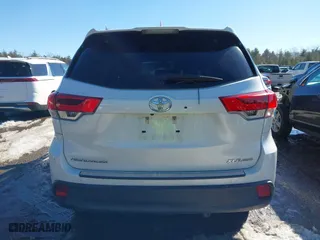 2019 Toyota Highlander SE with VIN 5TDJZRFH2KS623101, listed as a IAAI auction lot 41676210 with 65,697 mi miles. Bid and sale history available at carsss.com. Image 17.