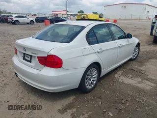 2009 BMW 3 Series 328i with VIN WBAPH77559NL83531, listed as a IAAI auction lot 41968727 with 159,755 mi miles. Bid and sale history available at carsss.com. Image 4.