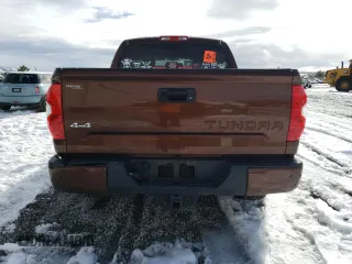 2015 Toyota Tundra Platinum z VIN 5TFAY5F17FX435589, wystawiony jako Copart lot #45215235 z przebiegiem Nie podano mil oraz Szkoda całkowita • Salvage title. Historia ofert i sprzedaży dostępna na DreamBid. Obrazek 6.