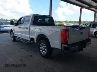 2024 Ford Super Duty F-250 SRW XL with VIN 1FT7W2BT1RED57848, listed as a IAAI auction lot 41544392 with 33,271 mi miles. Bid and sale history available at carsss.com. Image 3.