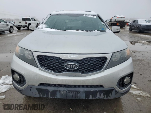 2013 Kia Sorento EX с VIN 5XYKU4A61DG351443, выставлен на аукционе Copart как лот 86988774 с пробегом 196 542 миль миль и Списание • Salvage title. История ставок и продаж доступна на DreamBid. Изображение 5.