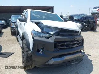 2025 Chevrolet Colorado 4WD Trail Boss with VIN 1GCPTEEK5S1120855, listed as a IAAI auction lot 42454129 with 2,696 mi miles and . Bid and sale history available at DreamBid. Image 1.