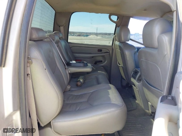 2006 Chevrolet Silverado 2500HD Work Truck with VIN 1GCHK23276F123628, listed as a IAAI auction lot 41617802 with 298,822 mi miles. Bid and sale history available at carsss.com. Image 8.