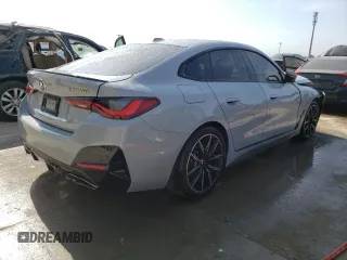 2023 BMW 4 Series M440i z VIN WBA63AW05PFN56369, wystawiony jako Copart lot #44258203 z przebiegiem 7 655 mil mil oraz . Historia ofert i sprzedaży dostępna na DreamBid. Obrazek 3.