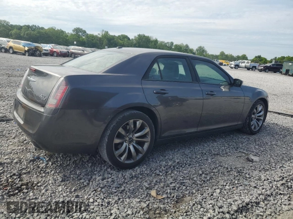 2014 Chrysler 300 S z VIN 2C3CCABGXEH373106, wystawiony jako Copart lot #56178895 z przebiegiem 100 064 mil mil oraz Szkoda całkowita • Salvage title. Historia ofert i sprzedaży dostępna na DreamBid. Obrazek 3.