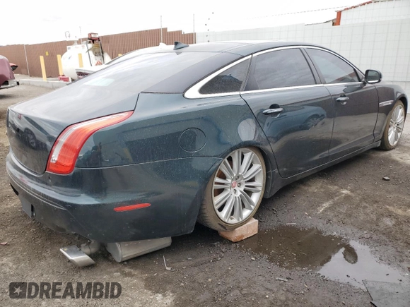 2015 Jaguar XJ with VIN SAJWA2GZ0F8V86007, listed as a Copart auction lot 82233514 with Not Provided miles and Clean Title. Bid and sale history available at carsss.com. Image 3.