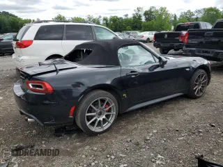 2018 FIAT 124 Spider Abarth z VIN JC1NFAEK6J0135812, wystawiony jako Copart lot #61188194 z przebiegiem 36 852 mil mil oraz Szkody całkowita. Historia ofert i sprzedaży dostępna na DreamBid. Obrazek 3.