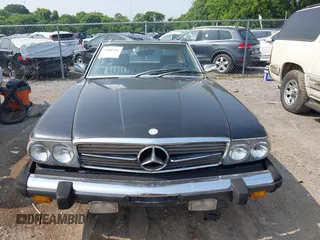 1982 Mercedes-Benz 380 SL z VIN WDBBA45A0CB017032, wystawiony jako IAAI lot #42461326 z przebiegiem 153 044 mil mil oraz . Historia ofert i sprzedaży dostępna na DreamBid. Obrazek 12.