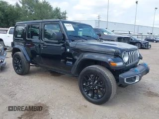 2024 Jeep Wrangler Sahara z VIN 1C4RJXP68RW292546, wystawiony jako IAAI lot #42289387 z przebiegiem 30 289 mil mil oraz . Historia ofert i sprzedaży dostępna na DreamBid. Obrazek 1.