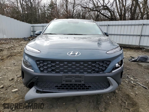 2022 Hyundai Kona SEL with VIN KM8K3CAB7NU900293, listed as a Copart auction lot 47678705 with 10,105 mi miles and Salvage Title. Bid and sale history available at carsss.com. Image 5.