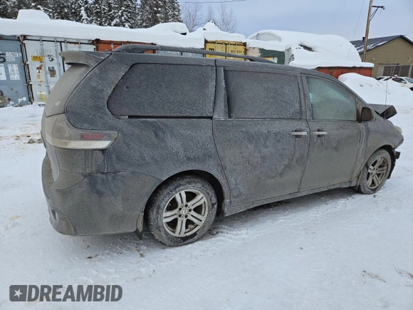 2013 Toyota Sienna SE z VIN 5TDXK3DC1DS363215, wystawiony jako Copart lot #43963015 z przebiegiem Nie podano mil oraz Szkoda całkowita • Salvage title. Historia ofert i sprzedaży dostępna na DreamBid. Obrazek 3.