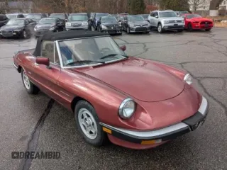 1988 Alfa Romeo Spider z VIN ZARBC5767J1056025, wystawiony jako Copart lot #58116455 z przebiegiem 78 443 mil mil oraz Tytuł czysty. Historia ofert i sprzedaży dostępna na DreamBid. Obrazek 1.