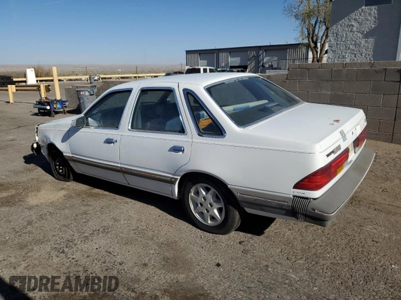 1986 Ford Tempo z VIN 1FABP22X4GK263512, wystawiony jako Copart lot #50618855 z przebiegiem 392 265 mil mil oraz Czysty tytuł • Clean title. Historia ofert i sprzedaży dostępna na DreamBid. Obrazek 2.